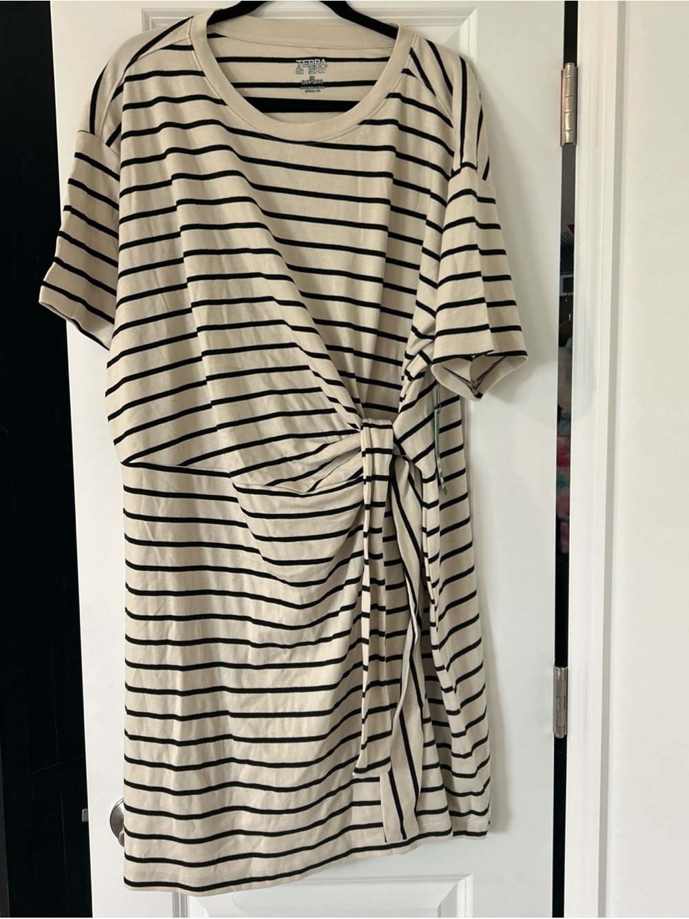 Terra & Sky Women’s Plus Front Twist Dress with Short Sleeve, Size 3x- Stripes